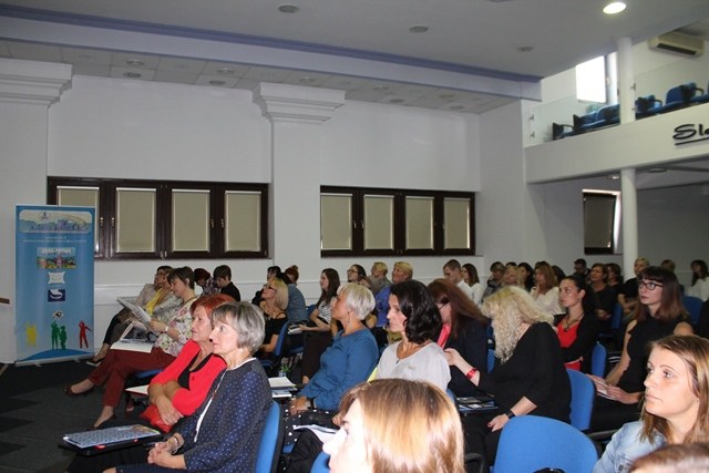 Održana konferencija “Uloga lokalnih zajednica u ostvarivanju prava djeteta” u Vinkovcima