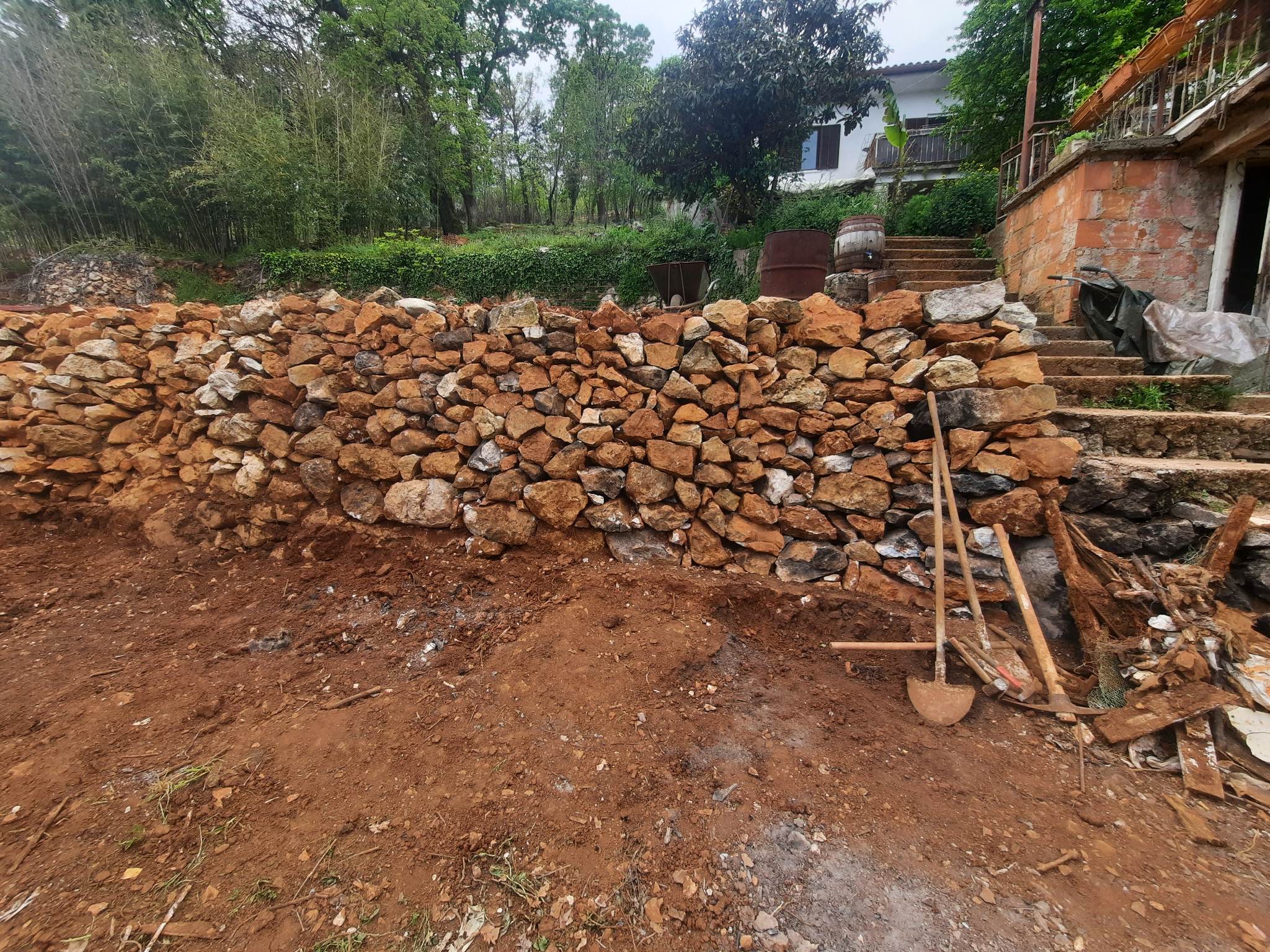 Suhozid, prošlost i budućnost