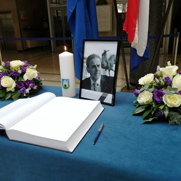 Odlazak gradonačelnika Zagreba, Milana Bandića